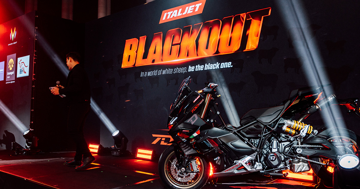 Black motocikli. Crna odijela. Panorama Bangkoka.